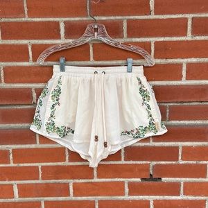 Bohemian boutique shorts with floral decoration